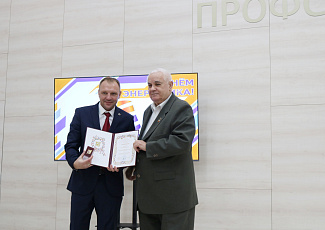 Более 150 работников АО «КРЫМТЭЦ» отмечены наградами разного уровня в свой профессиональный праздник